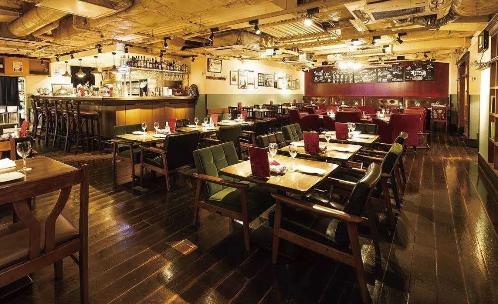 パパミラノ 東京八重洲店（PAPAMILANO） 英国空間で美食とクラフトビールを楽しむ大人の二次会 GASTRO-PUB COOPERS 丸の内二丁目店