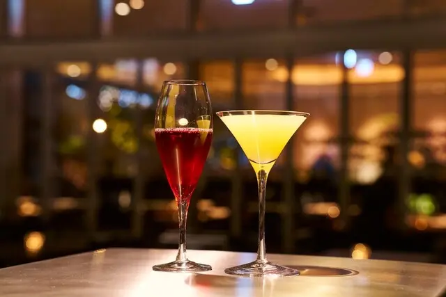 Poolside Restaurant WaterHole 新宿 東急歌舞伎町タワー
