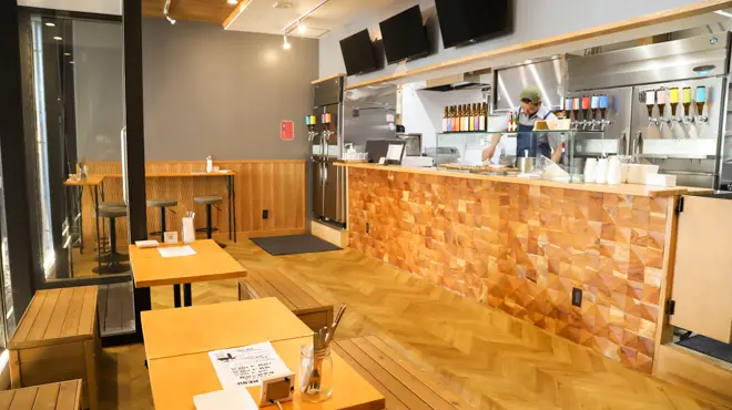 やきとり家 すみれ 自由が丘店 映像を流して思い出を振り返るアットホームな二次会