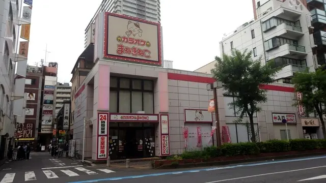 くいもの屋 わん 中野北口店 開放的なカフェ空間でリラックス