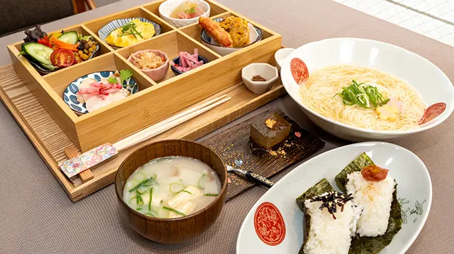 ダイニング螺鈿 (raden)