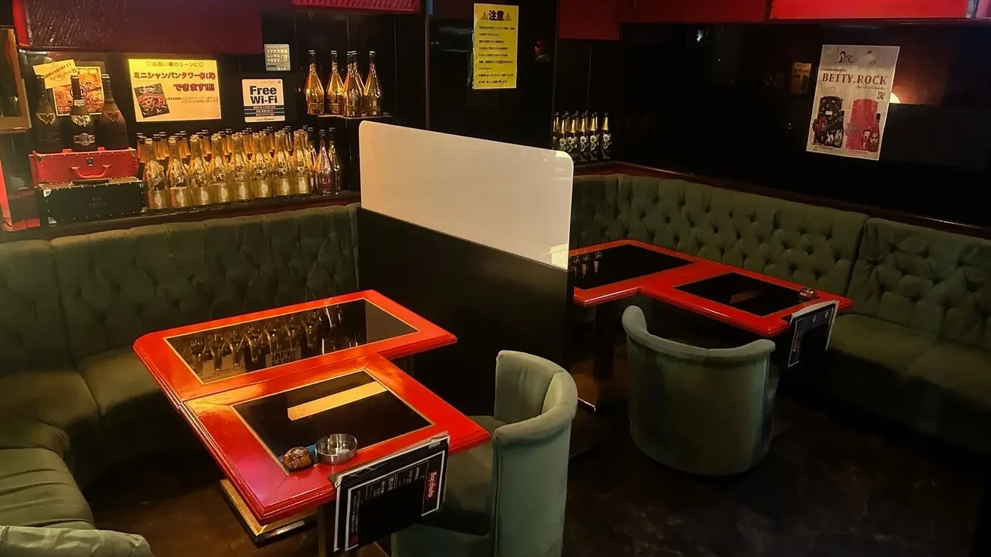 BAR Chuto カラオケ・ダーツ・ビリヤードが楽しめるアミューズメントバー