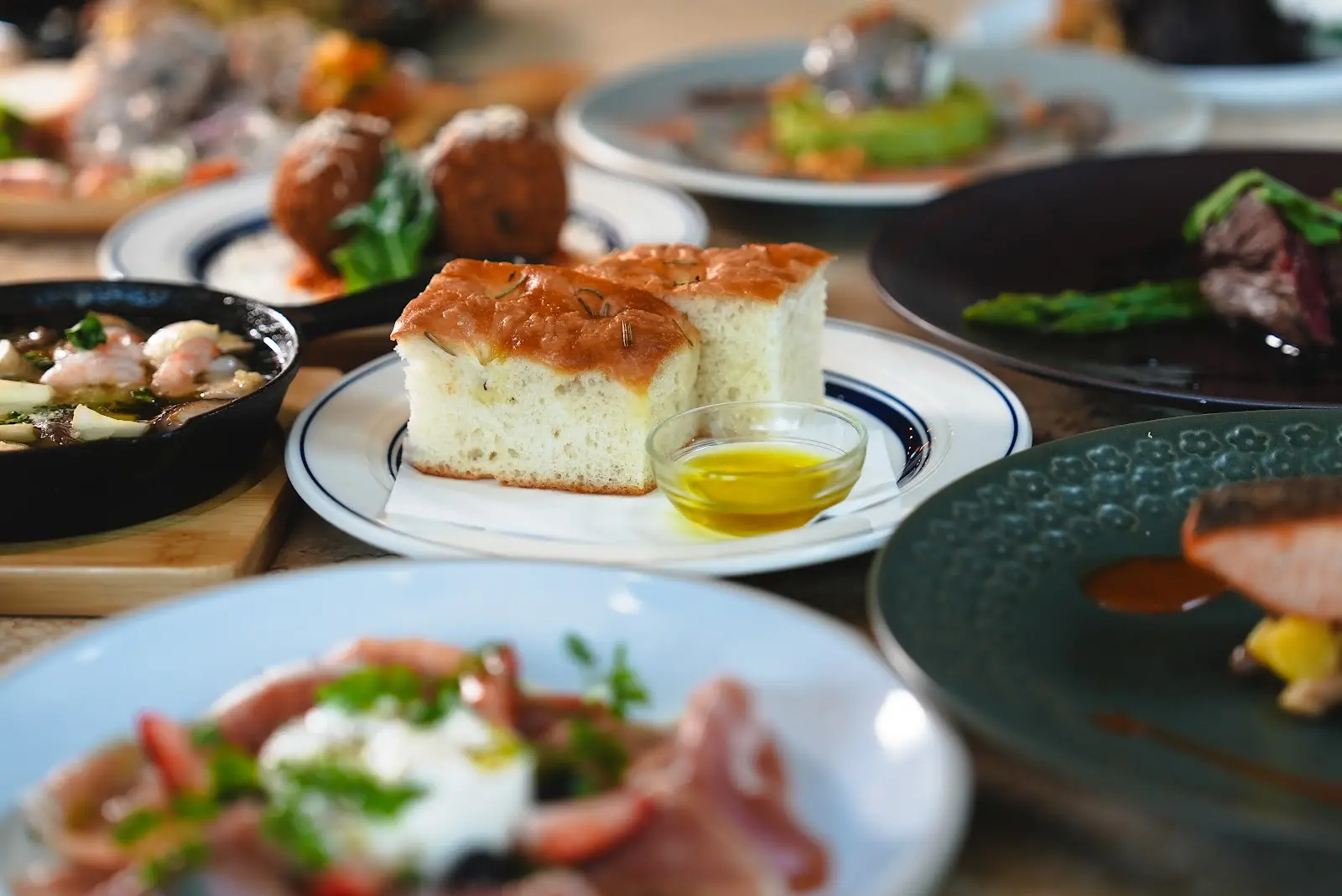 cafe terrace & bistro Queency