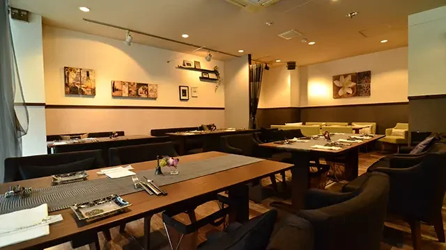 鉄板もんたろう ソファーダイニングで楽しむラグジュアリーな誕生日会