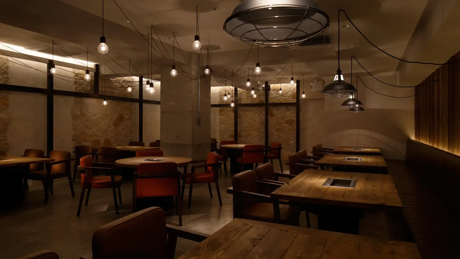 THE DAY cafe 赤坂店 英国風パブで大規模パーティー