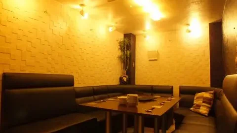 Da frac’è 絶品の肉巻串を味わえるモダンな串焼き酒場