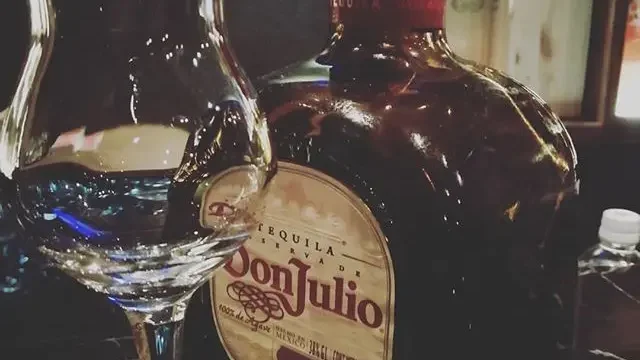 START BAR シガーとハードリカーを楽しめる大人の隠れ家