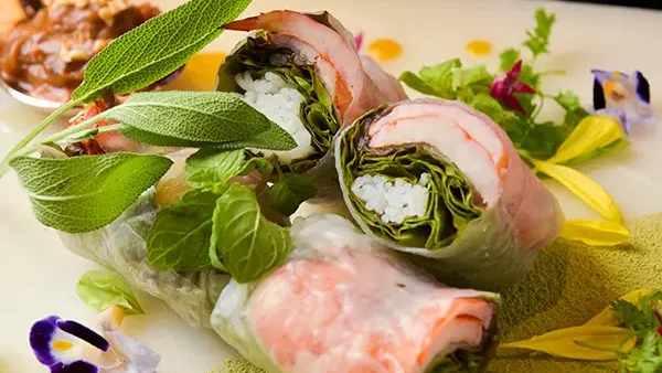 Vietnam French De salita 沖縄料理と泡盛で賑やかな貸切パーティー！