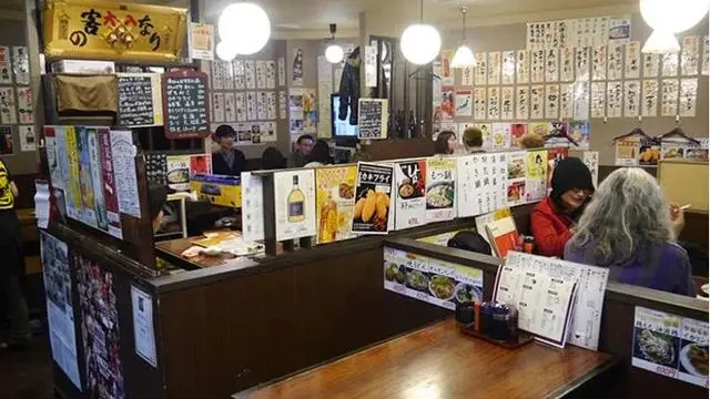 カフェテリアナカノヤ / NYA CAFE 中野区役所 1F 開放的なビストロで楽しむグリル料理とワイン