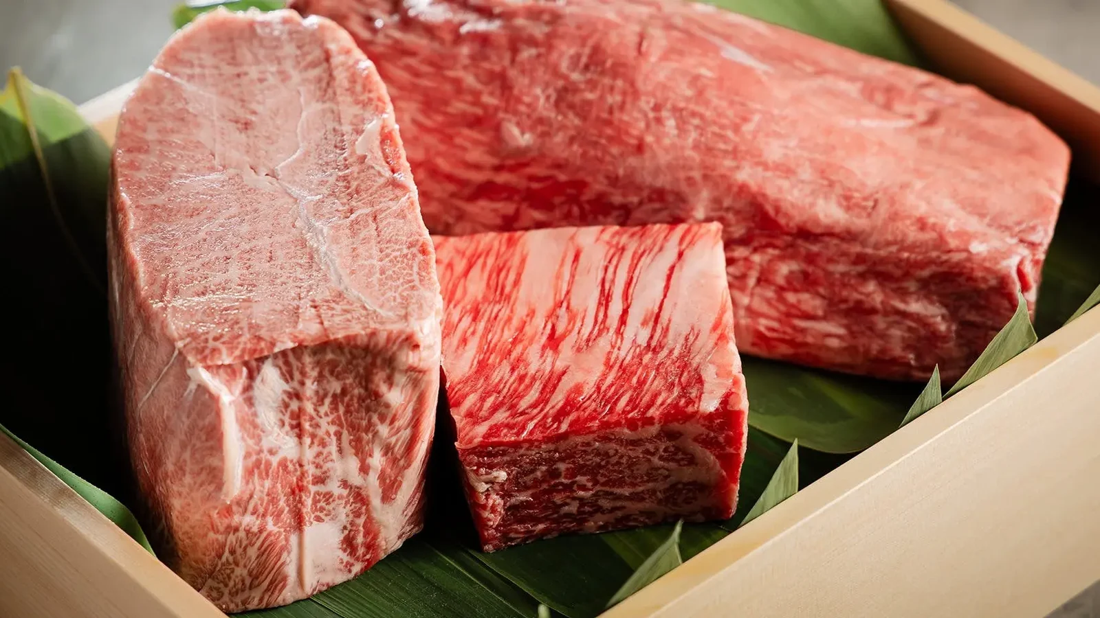 麻布料理店 Tokyo Wagyu Steak 麻布十番の閑静な住宅街に佇む隠れ家イタリアンダイニングで、本格イタリアンをカジュアルに楽しめる空間